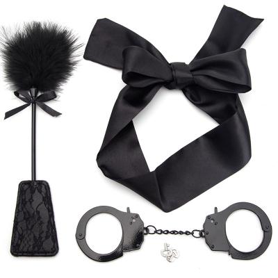 OEM  Wholesale Sex Toy BDSM Feather Paddle SM Game Play Blindfold Eyemask Metal Iron Handcuff for Women